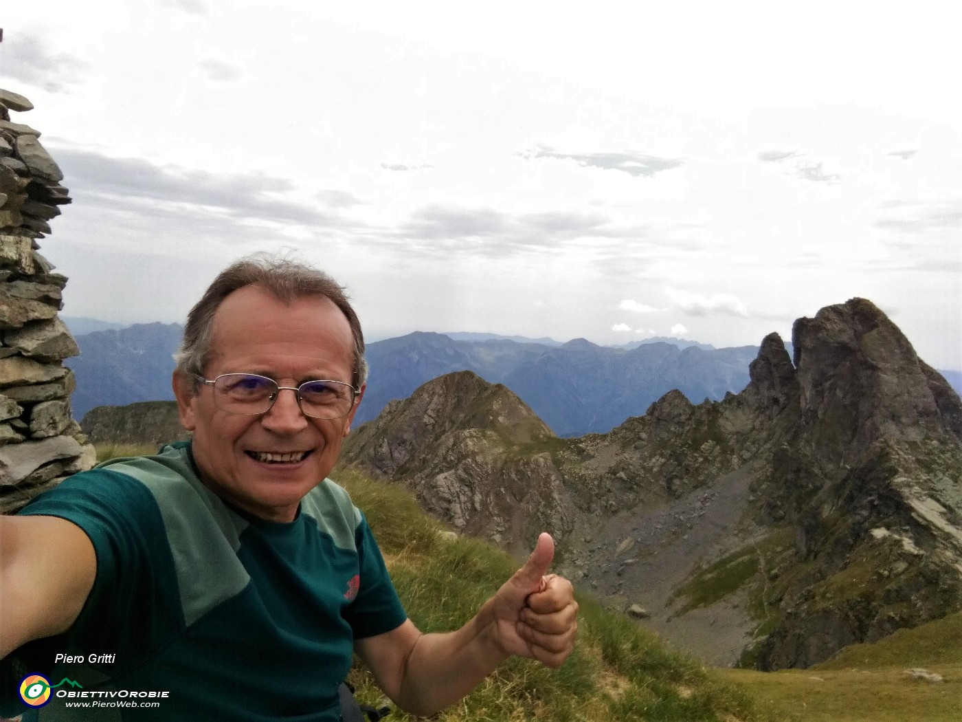 62 All'omone del Ponteranica centr. (2372 m la cima) con vista in Valletto.jpg